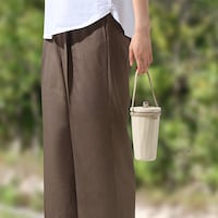 両手がふさがっていても持てる持ち手が便利！