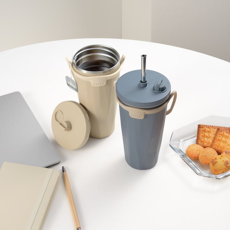 左：モカ／４７０ｍｌ　右：ネイビー／４７０ｍｌ