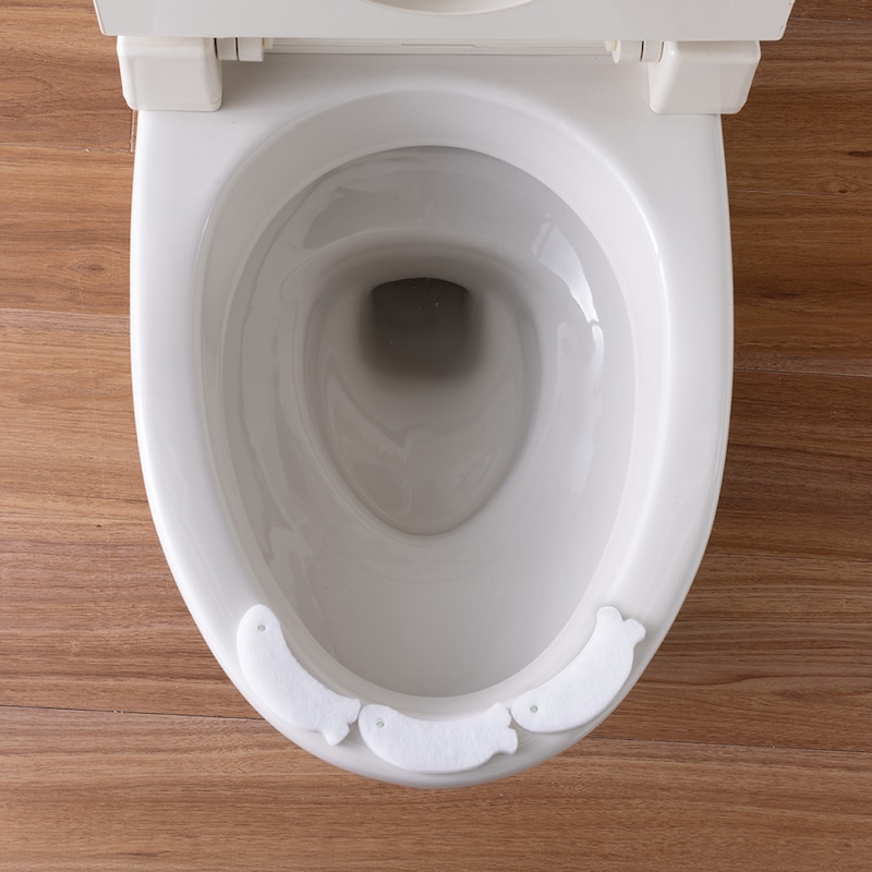 便座クッション付き便座にも対応の小さいサイズになっており、分けて貼ることができます(小マス)