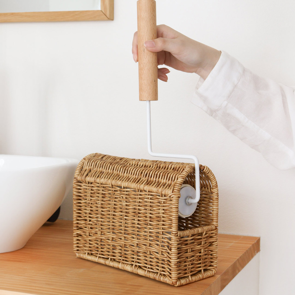 【ユティル/UTILE】天然素材のようなラタン調 スペアも収納できるハンディクリーナースタンド 【水に強い樹脂製】