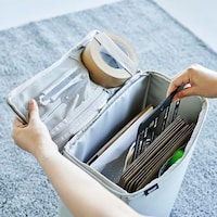 資材を種類ごとに整理しやすい仕切り付き