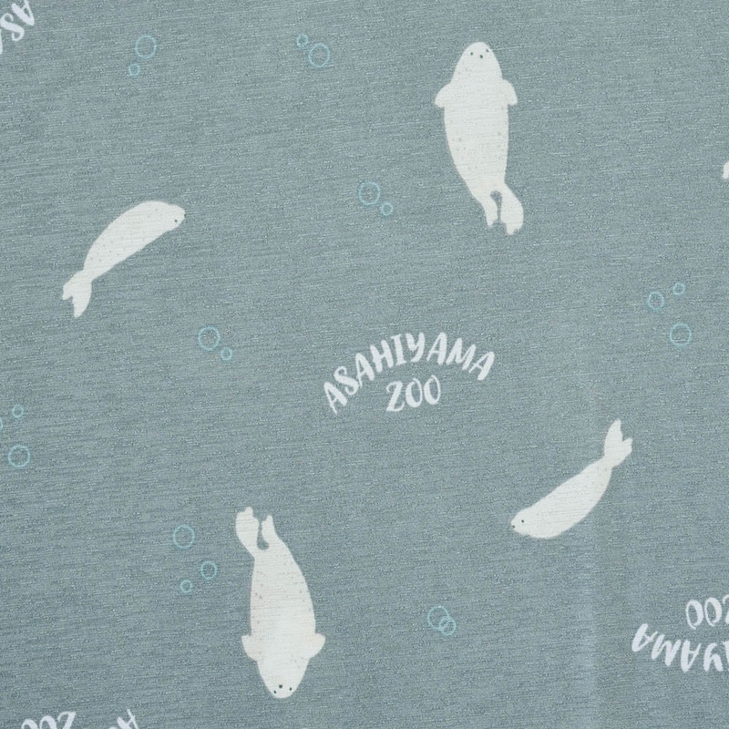 ライトグレーはアザラシのプリント