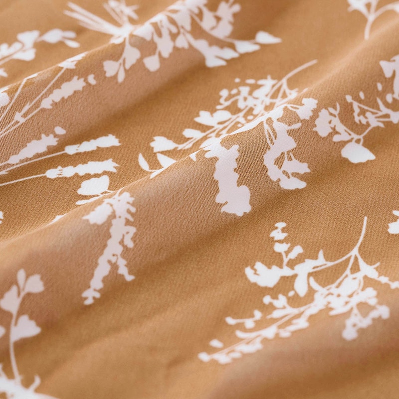 ほんのり透け感のある涼やかなシフォン素材