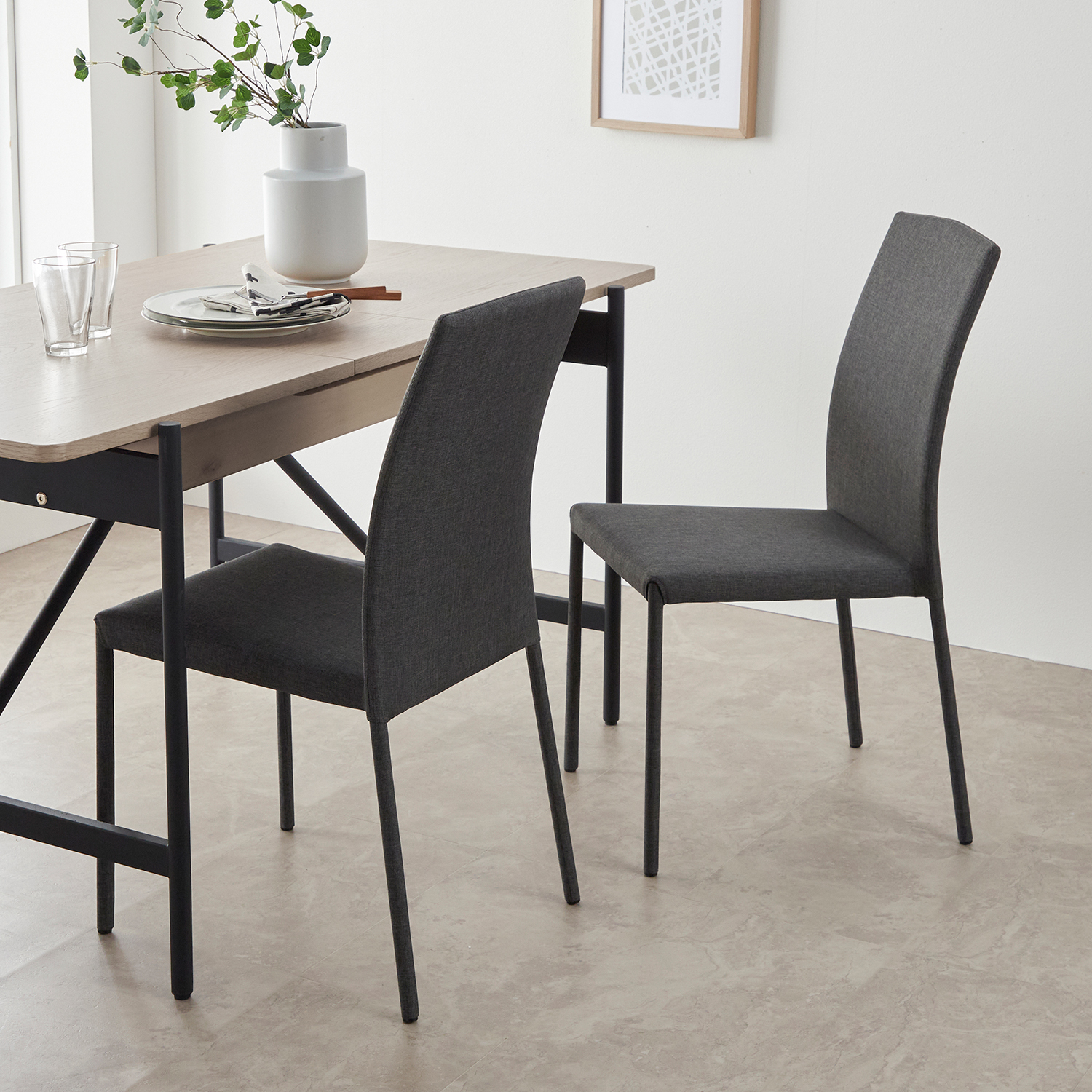 【ベルメゾン】スタッキングできるファブリック張りモダンダイニングチェア 【ベルメゾン】スタッキングできるファブリック張りモダンダイニングチェア