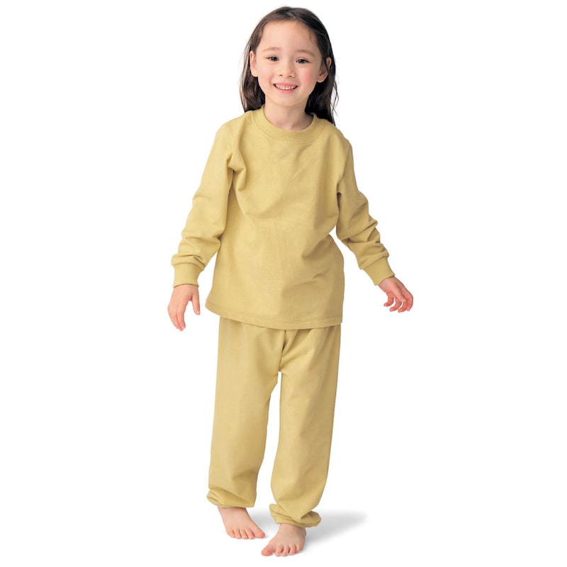 クリームイエロー／モデル身長107.5cm・サイズ110