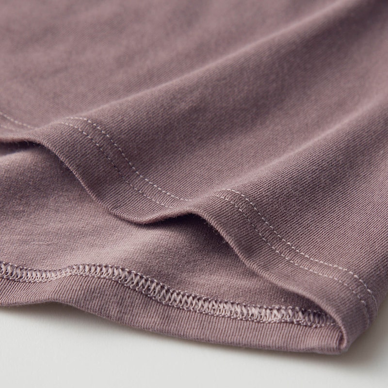 肌あたりのよい風合いの綿95％素材に発熱綿をブレンド