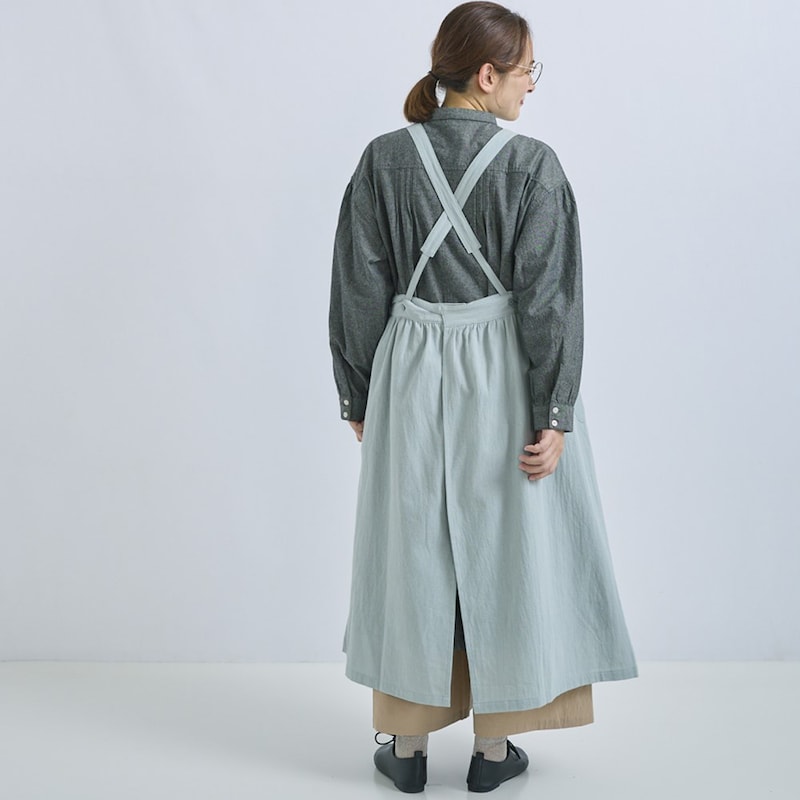背面／サックス・ネイビー共通（モデル身長160cm）