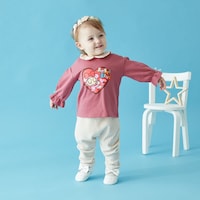 ダークピンク／モデル身長77cm・80サイズ着用