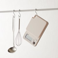 フック穴があるので、キッチンツールと同じ場所に吊る事ができます