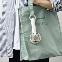 カラビナ付きでカバンなどに取り付けられます