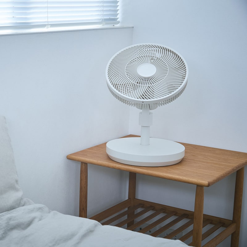 上方向は真上まで送風でき、部屋干しなどにも便利です