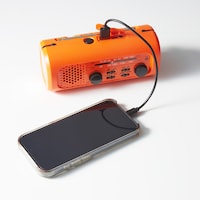 携帯電話への充電（乾電池のみ）