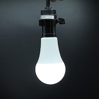 停電時、自動感知し非常モード点灯。6時間ほど持続