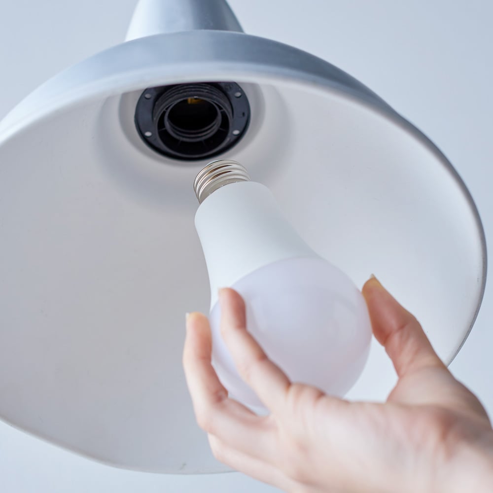 ご自宅のソケットに電球同様に取り付けるだけ