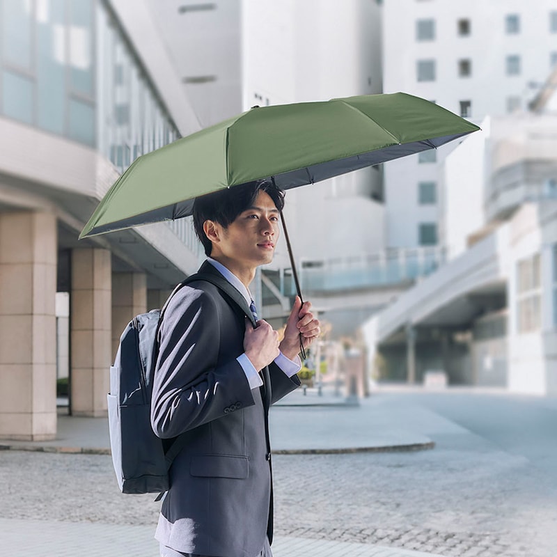 男性も使いやすい大きめサイズ(親骨60cm)に、シンプルなデザイン&カラー