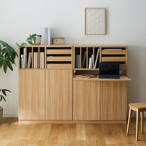 整理しやすいミドルハイキャビネット・パソコンデスク
