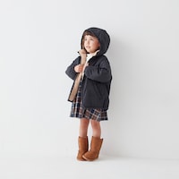 ブラック／モデル身長104.5cm・110サイズ着用
