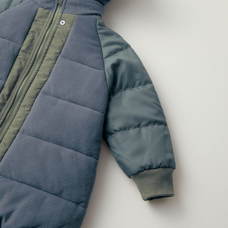 袖裏は着脱しやすいすべりの良いタフタ素材