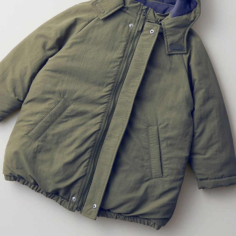 前立てのスナップボタンはあえて上下２つだけにすることで簡単に