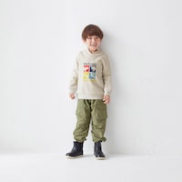 カーキ／モデル身長111cm・110サイズ着用