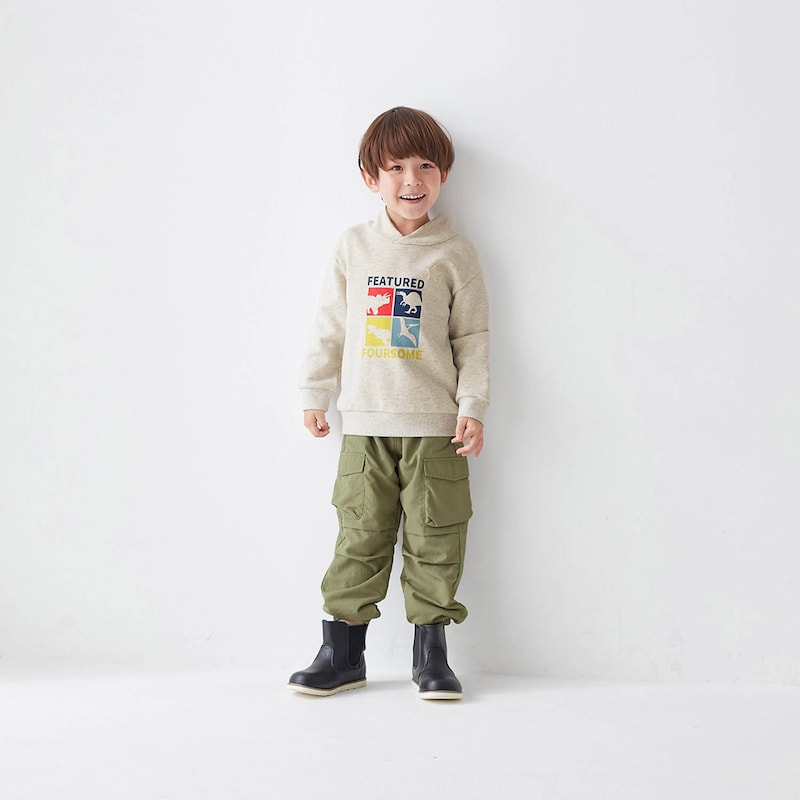 カーキ／モデル身長111cm・110サイズ着用