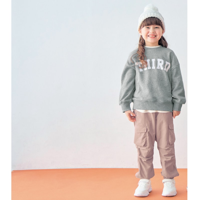 ピンクグレージュ／モデル身長114cm・サイズ110