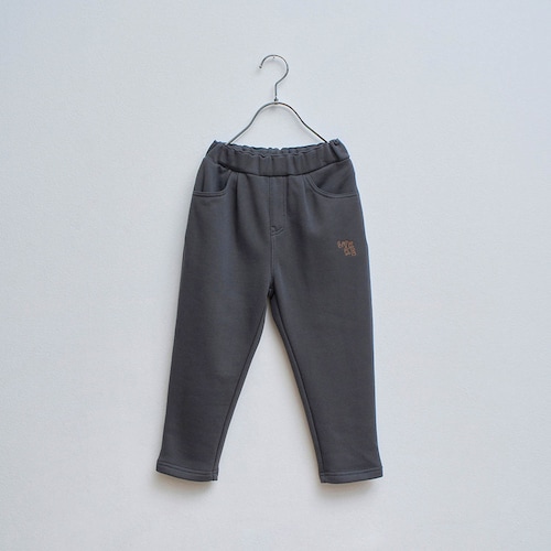 乾燥機でもしわになりにくい&縮みにくい裏起毛ワンポイント刺繍スウェットパンツ 【子供ズボン】