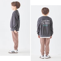 チャコール（バックロゴ）／モデル身長126cm・130サイズ