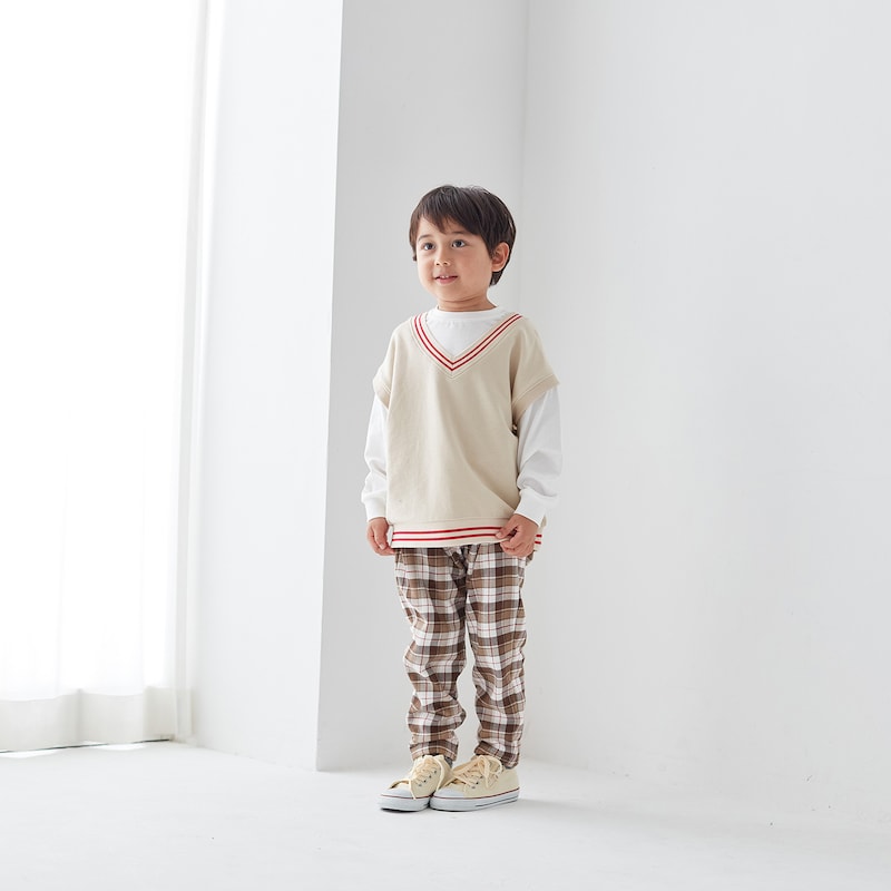 ライトベージュ／モデル身長105cm・110サイズ着用