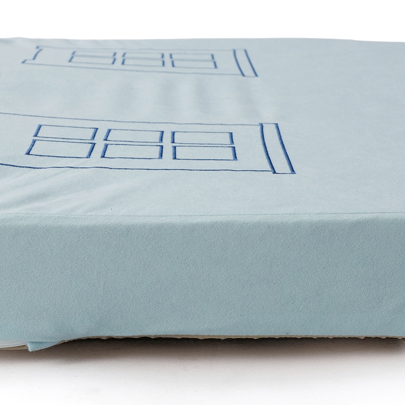 ベッド使用時　やや固めで厚みもしっかり