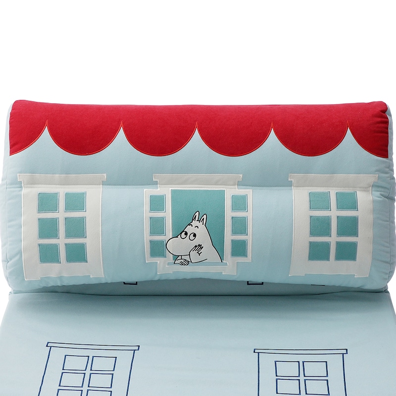 窓から覗くムーミンを刺繍で表現