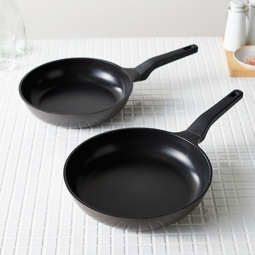 【ガス火専用】凸凹が少なく洗いやすいフッ素樹脂加工のフライパン ＜26/28cm＞