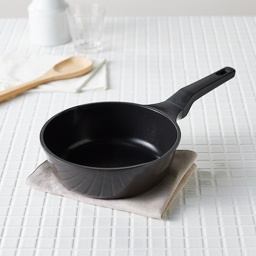 凸凹が少なく洗いやすいフッ素樹脂加工の深型フライパン ＜20cm＞ 【IH/ガス火対応】