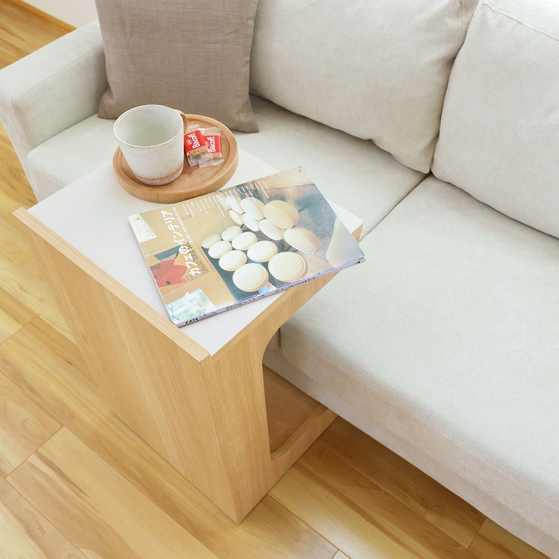 ソファ―に座りながら手の届く場所で作業できます。/ナチュラル