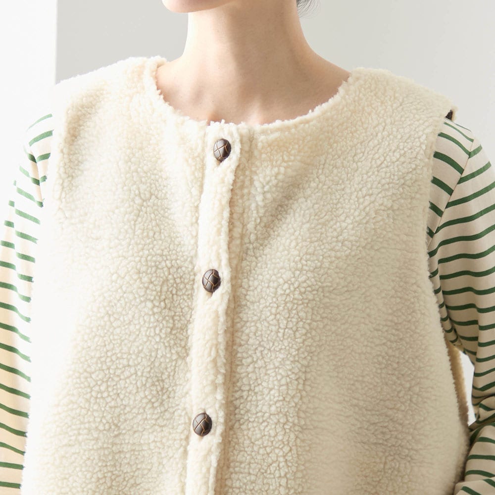 裏地がかわいいセリーヌのボアベスト／愛らしさ 「ミニラボ」(ミニラボ