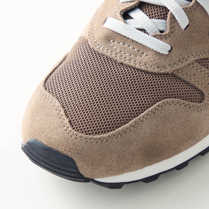 風合いのあるスエードと通気性に優れたメッシュの異素材ミックス