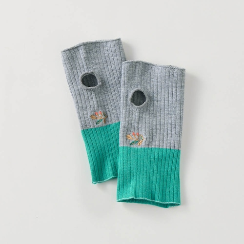 コーデ見えするバイカラーのハンドウォーマー 「ミニラボ」