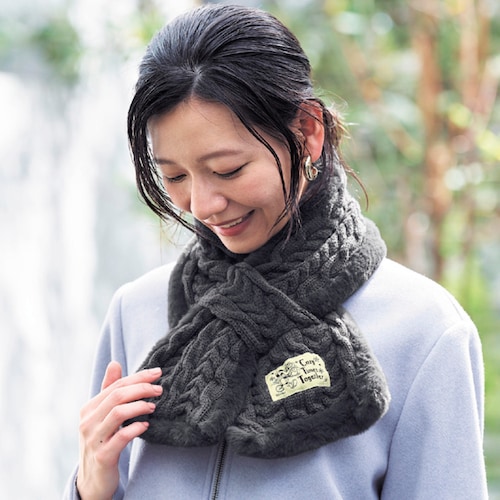 肌側フェイクファーのケーブルニットマフラー（選べるキャラクター）