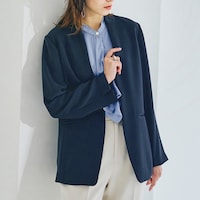 落ち感とハリ感のバランスが抜群で美シルエット