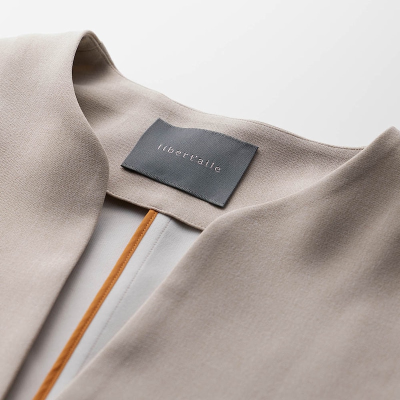 内側には配色パイピング