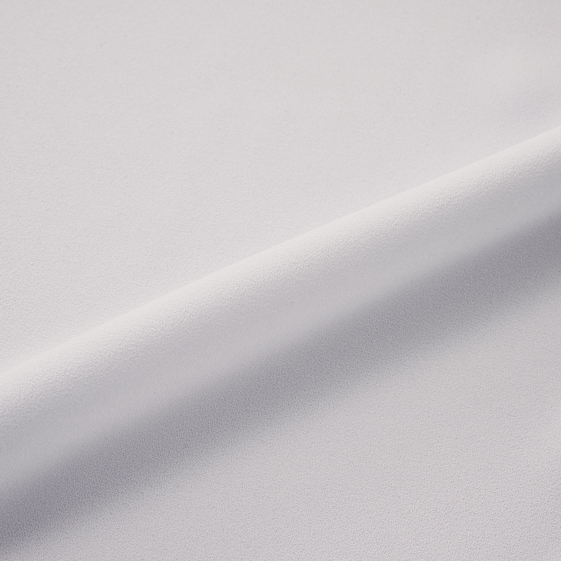 軽く、しなやかなストレッチ性のあるジョーゼット素材