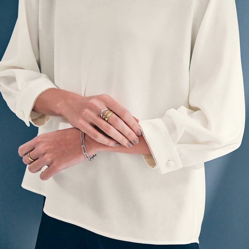 すっきりとした抜け感のある、絶妙な6分袖丈