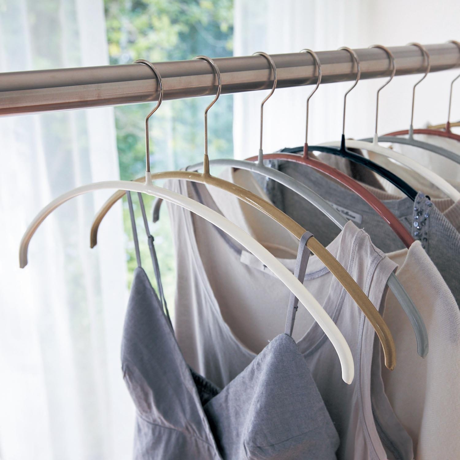すべりにくい スリムハンガー20本セット（衣類ハンガー/スラックス