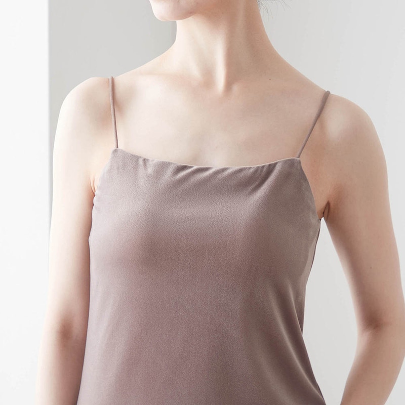 胸元は少し高めの設計で安心