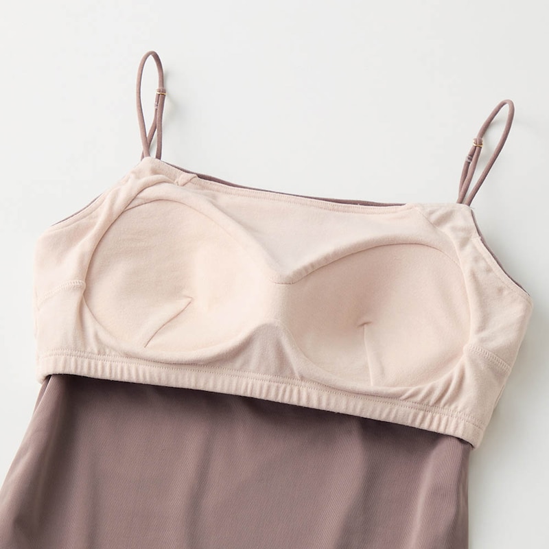 トップ位置が高く左右に離れにくいからバストラインもきれいに