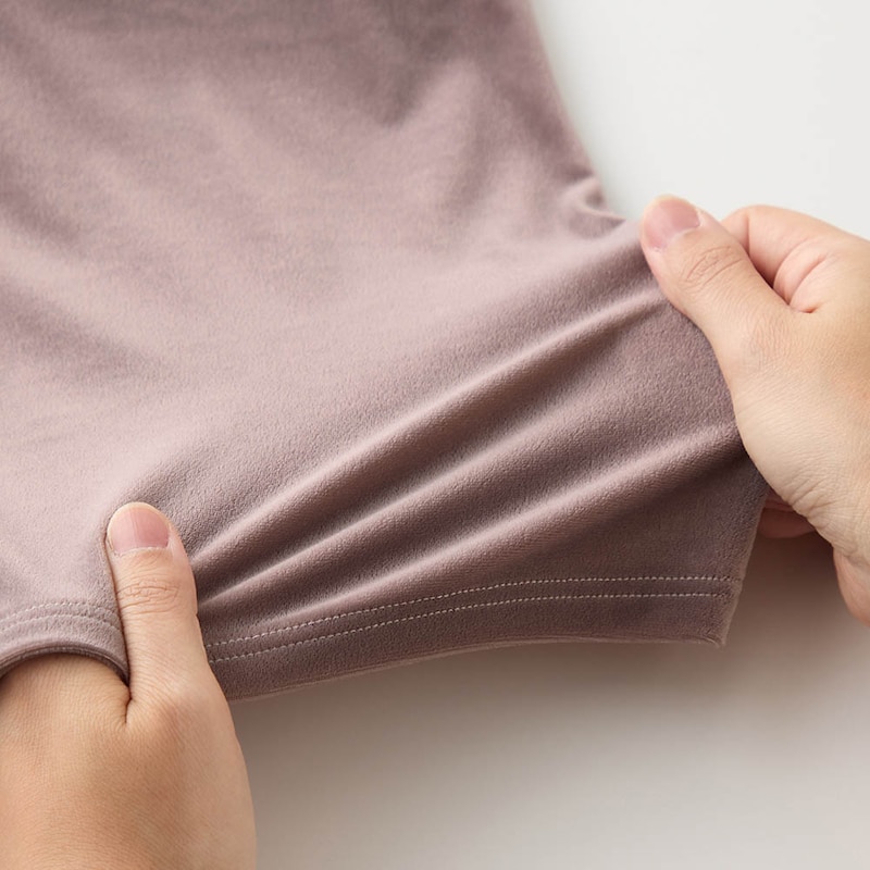 よく伸びるストレッチ素材でからだにフィット