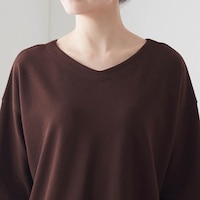 前後2WAYでコーデに合わせやすい（Vネック）