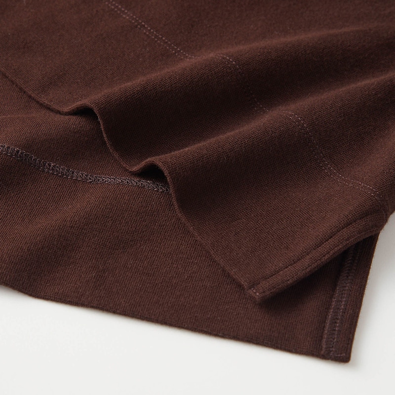 ほどよい厚みの綿95％素材で長いシーズン活躍