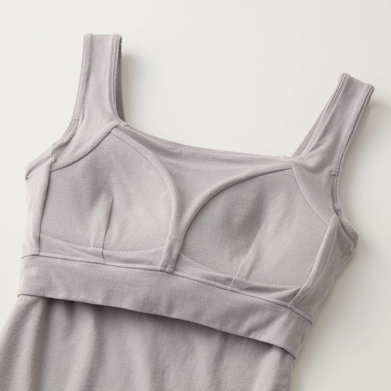 下垂やバスト流れが気になる大人女性の悩みをカバーする三角カップ仕様