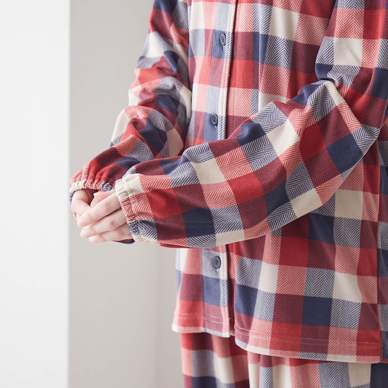 指先までカバーできる長めの袖丈